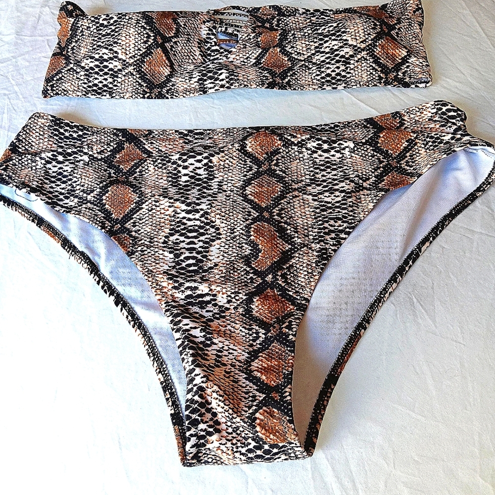 3/10 SHEIN Plus High Waisted Bandeau Strapless Bikini  Animal Snake Print 3X